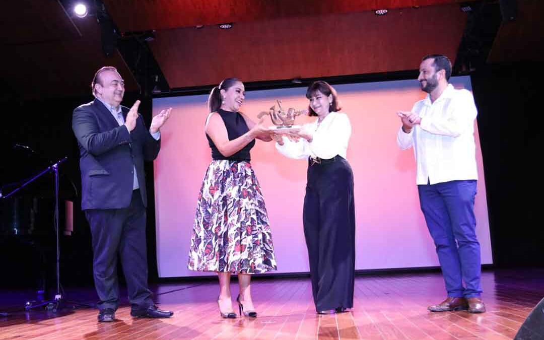 Reconocimiento al legado artístico de Armando Manzanero
