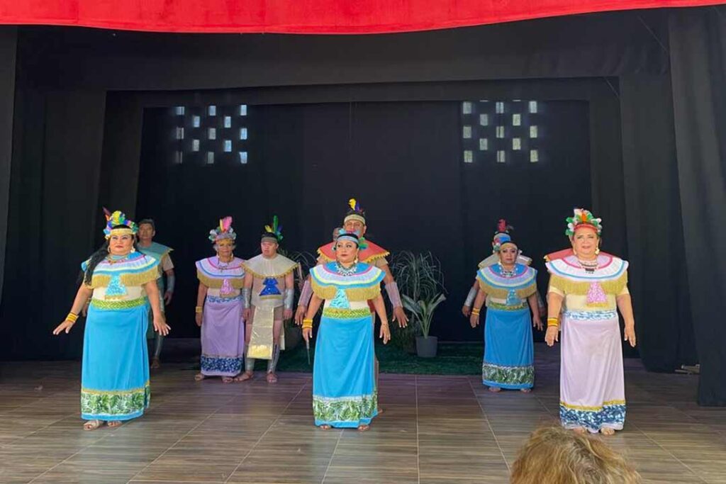 “La noche de los mayas… huiros”, divertida comedia del teatro regional yucateco