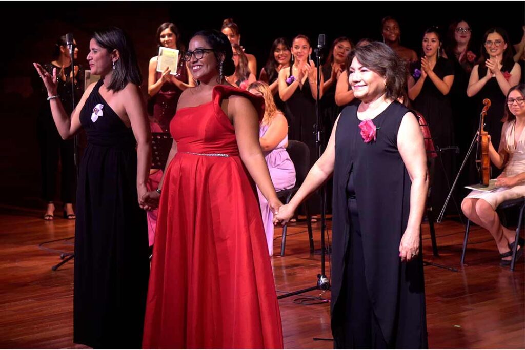 Mujeres por la música