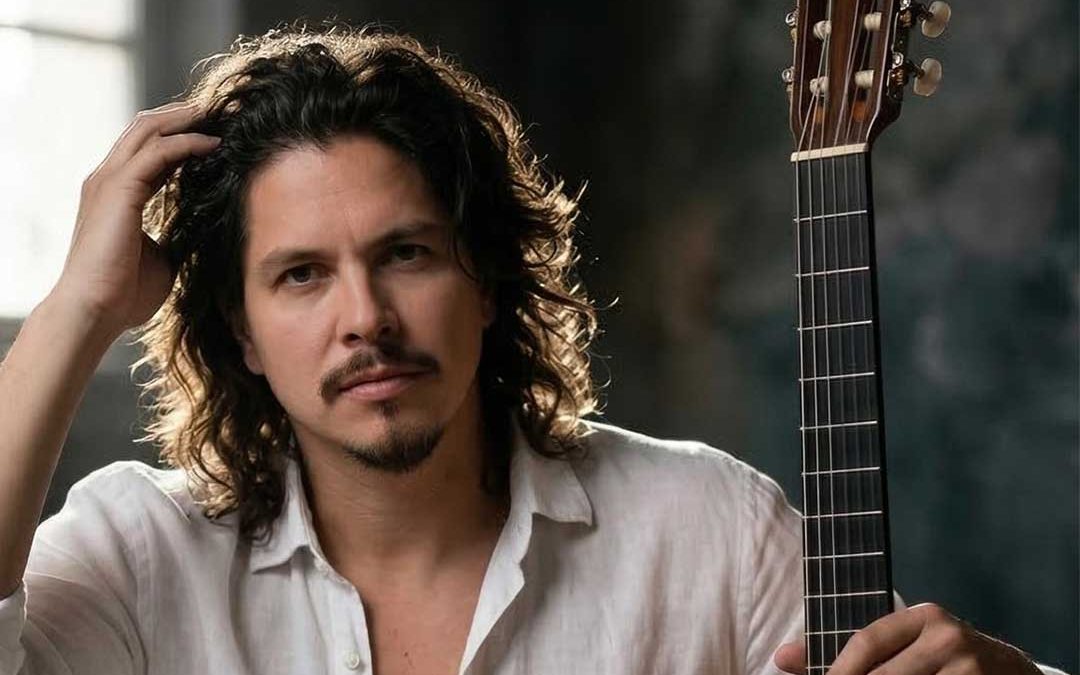 Paco Rentería: la plenitud del sauce y el idioma de las cuerdas de su guitarra